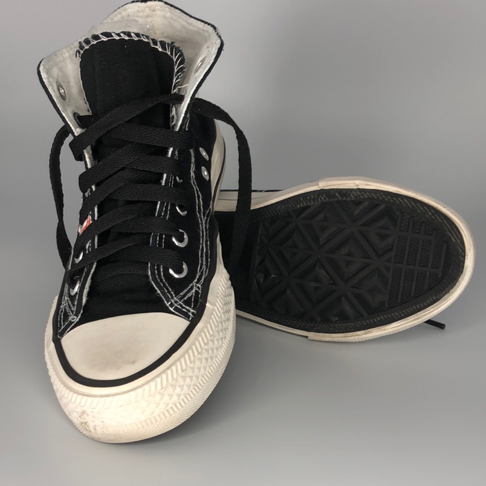 Kids sneakers with cute colorful printed numbers with 7 eyelets